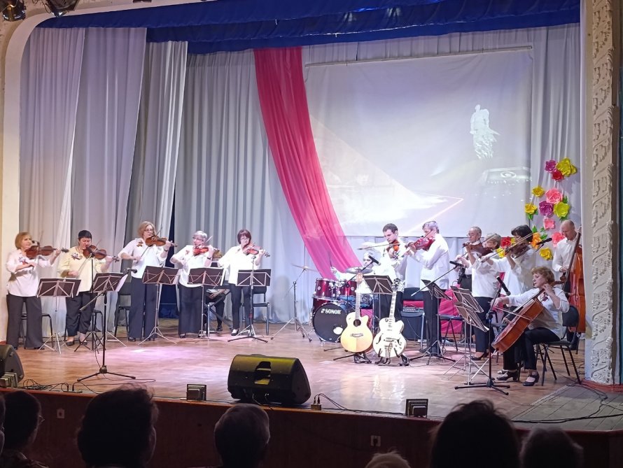 "Победе наши песни и сердца"